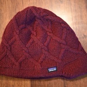 Patagonia Wool Women's Vanilla Beanie Hat in Maroon #28967